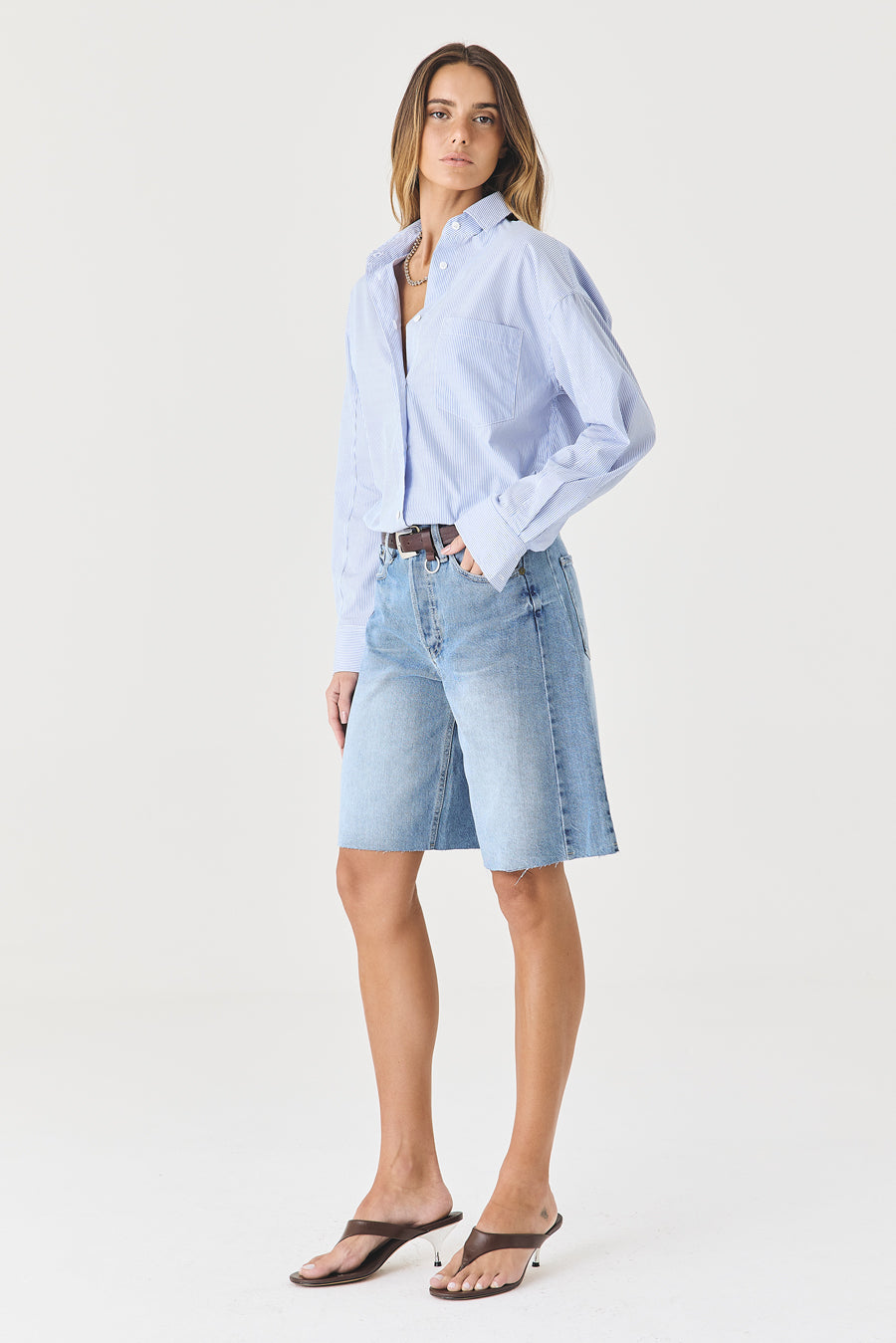 Bermuda Luna Recortes Barra a Fio – Jeans Claro