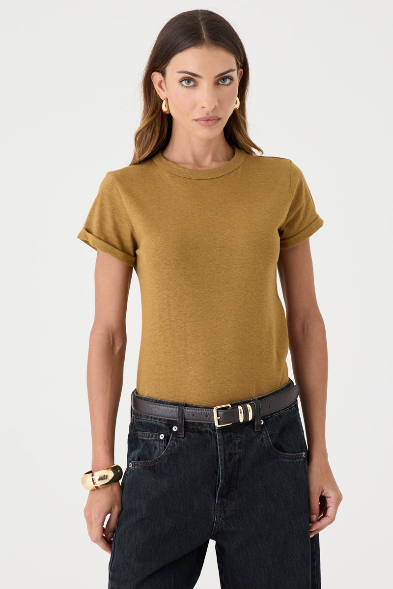 T-shirt Gola Redonda Manga Barra Dobrada – Caramelo