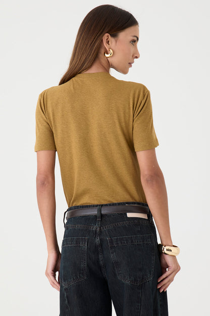 T-shirt Gola Redonda – Caramelo